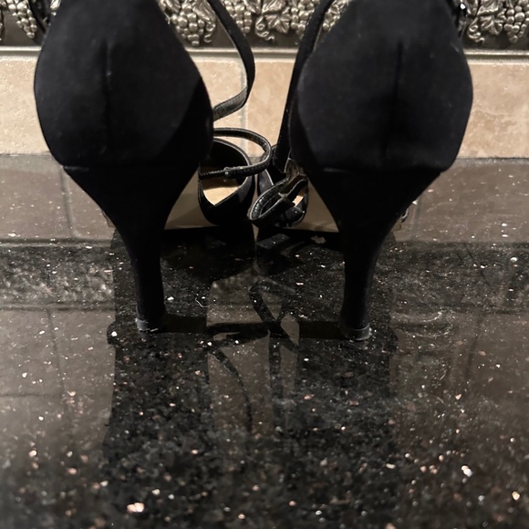 Heels - Picture 3 of 3